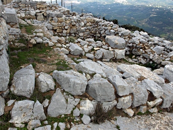 Juktas peak sanctuary: Rooms 1-4 seen from the terrace