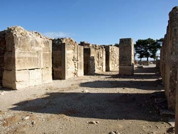 Phaistos: The storage magazines